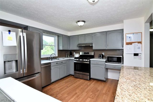 6284 Seminole Trail, Mentor, OH 44060