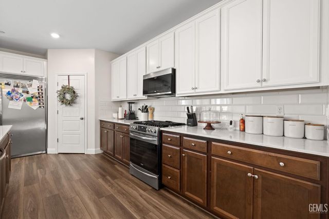 9501 Eagle Creek Drive, Shafter, CA 93263