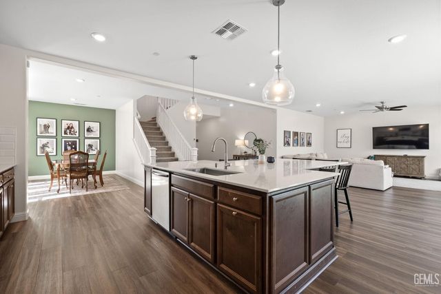 9501 Eagle Creek Drive, Shafter, CA 93263