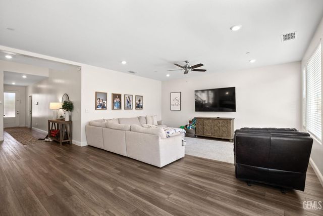 9501 Eagle Creek Drive, Shafter, CA 93263