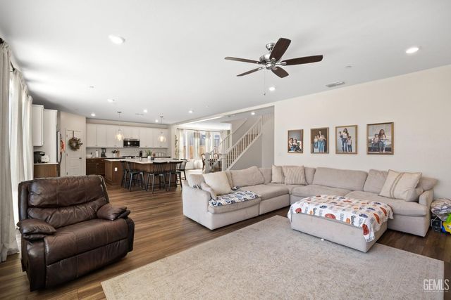 9501 Eagle Creek Drive, Shafter, CA 93263