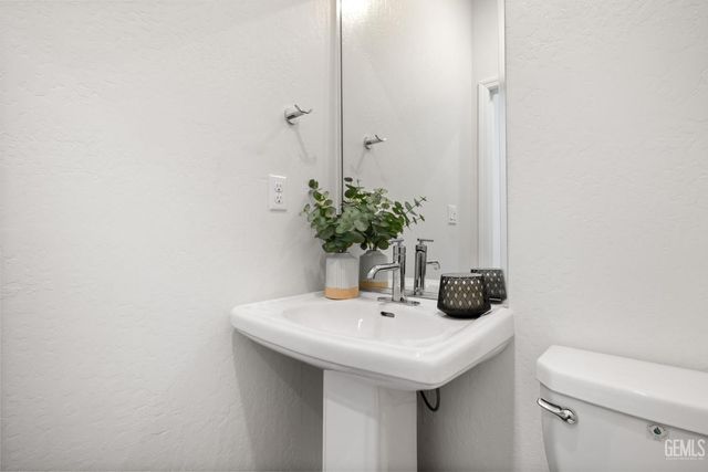 9501 Eagle Creek Drive, Shafter, CA 93263