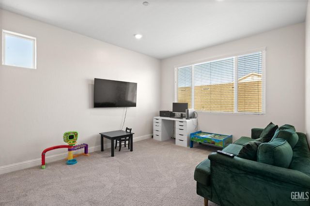 9501 Eagle Creek Drive, Shafter, CA 93263