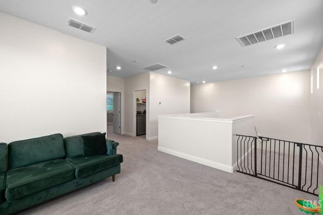 9501 Eagle Creek Drive, Shafter, CA 93263