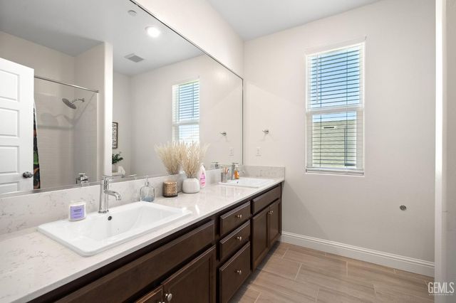 9501 Eagle Creek Drive, Shafter, CA 93263