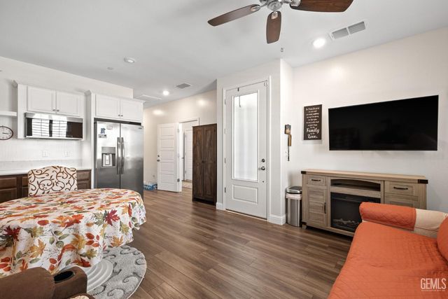 9501 Eagle Creek Drive, Shafter, CA 93263