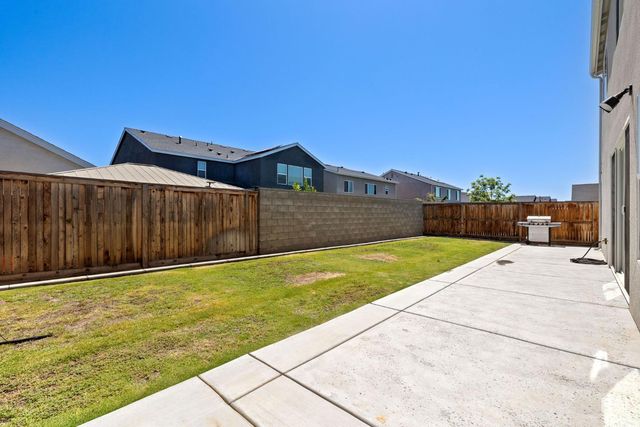 9501 Eagle Creek Drive, Shafter, CA 93263