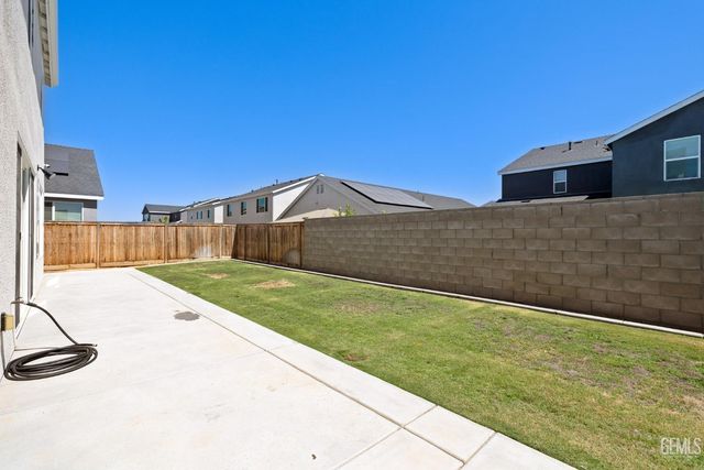 9501 Eagle Creek Drive, Shafter, CA 93263