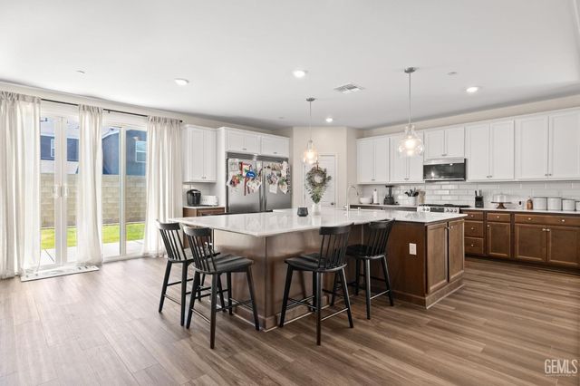 9501 Eagle Creek Drive, Shafter, CA 93263