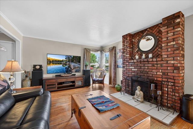 35 E Garland Avenue, Fresno, CA 93704