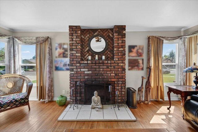 35 E Garland Avenue, Fresno, CA 93704