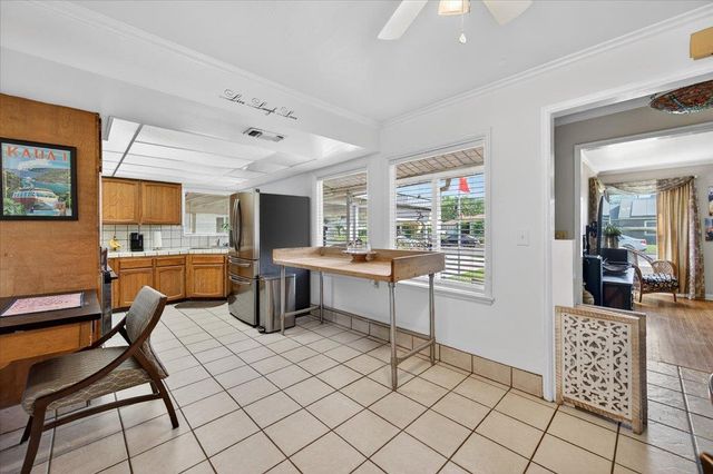 35 E Garland Avenue, Fresno, CA 93704