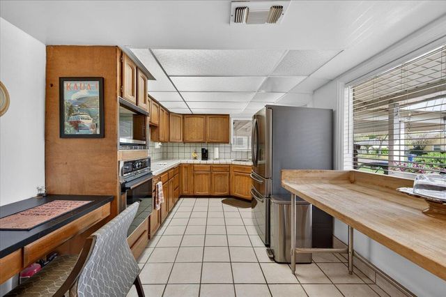 35 E Garland Avenue, Fresno, CA 93704