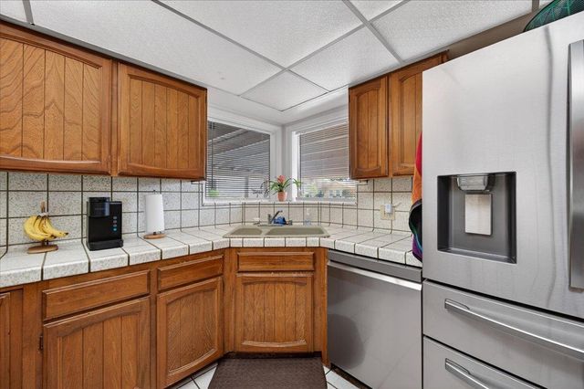 35 E Garland Avenue, Fresno, CA 93704