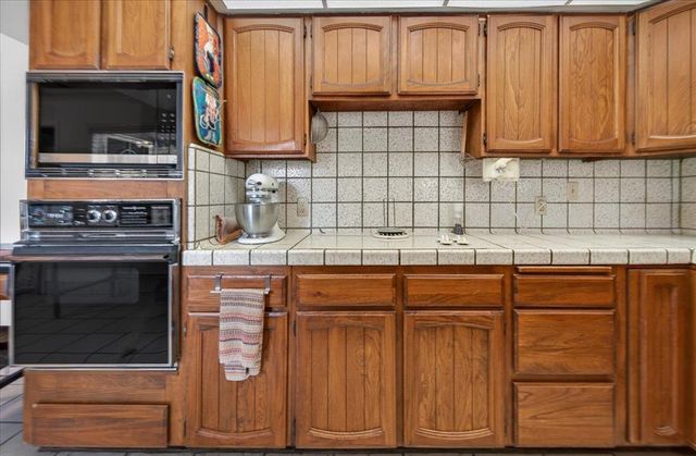 35 E Garland Avenue, Fresno, CA 93704