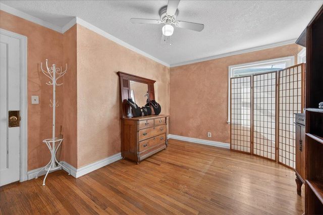 35 E Garland Avenue, Fresno, CA 93704