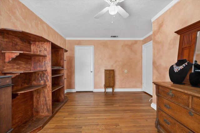 35 E Garland Avenue, Fresno, CA 93704