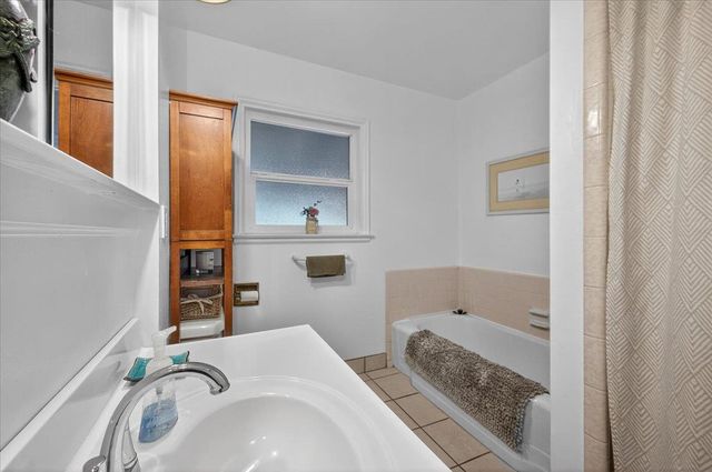 35 E Garland Avenue, Fresno, CA 93704