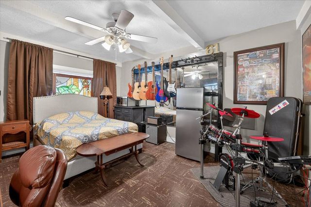 35 E Garland Avenue, Fresno, CA 93704