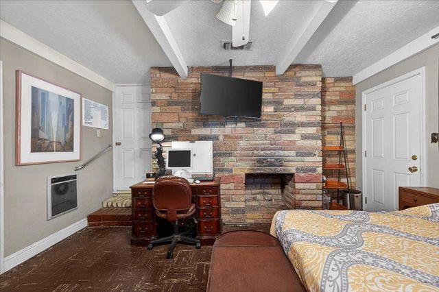 35 E Garland Avenue, Fresno, CA 93704