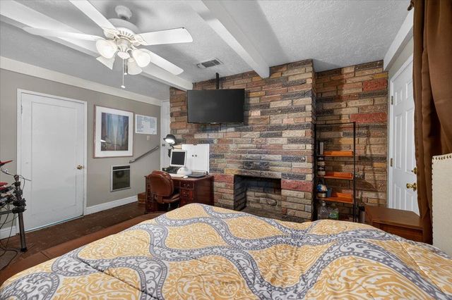 35 E Garland Avenue, Fresno, CA 93704