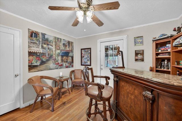 35 E Garland Avenue, Fresno, CA 93704