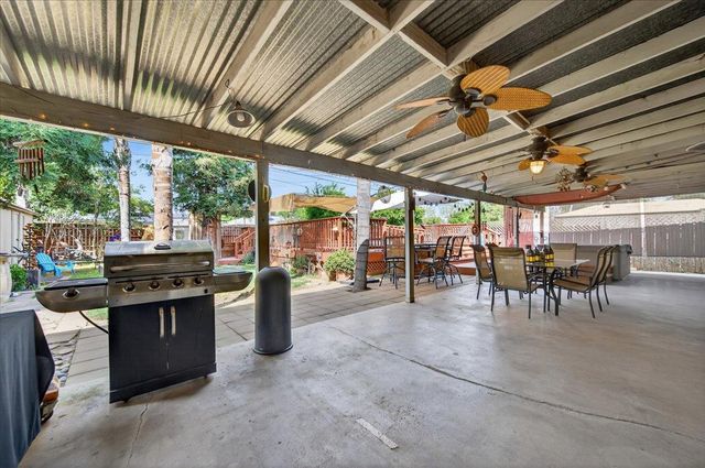 35 E Garland Avenue, Fresno, CA 93704