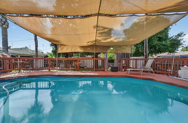 35 E Garland Avenue, Fresno, CA 93704