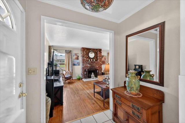 35 E Garland Avenue, Fresno, CA 93704