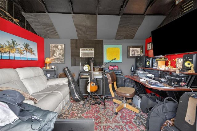 35 E Garland Avenue, Fresno, CA 93704