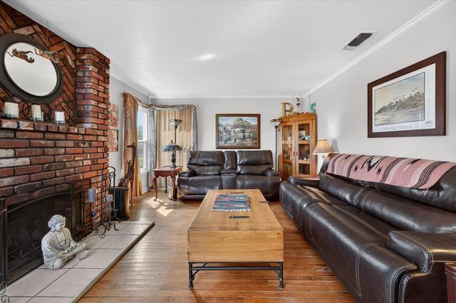 35 E Garland Avenue, Fresno, CA 93704