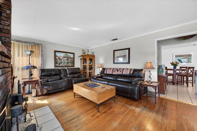 35 E Garland Avenue, Fresno, CA 93704