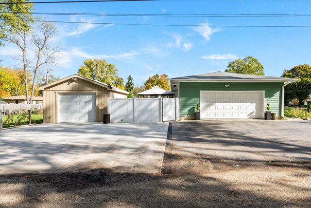 1302 Cary Road, Algonquin, IL 60102