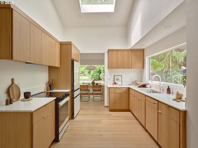 15565 Sw BRISTOL Ln, Beaverton, OR 97007