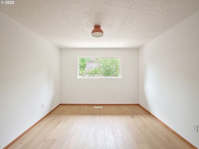 15565 Sw BRISTOL Ln, Beaverton, OR 97007