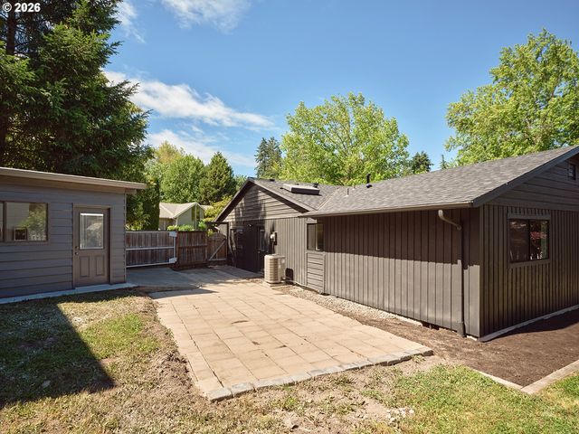 15565 Sw BRISTOL Ln, Beaverton, OR 97007