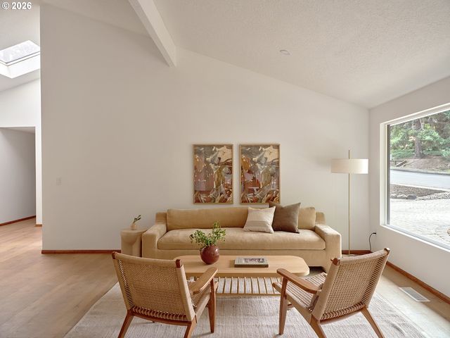 15565 Sw BRISTOL Ln, Beaverton, OR 97007
