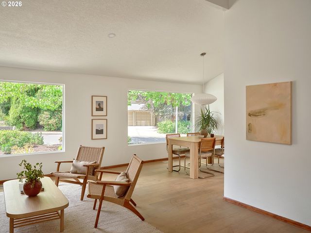 15565 Sw BRISTOL Ln, Beaverton, OR 97007