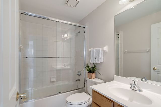 475 S Commons Court, Deerfield, IL 60015