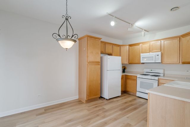 475 S Commons Court, Deerfield, IL 60015