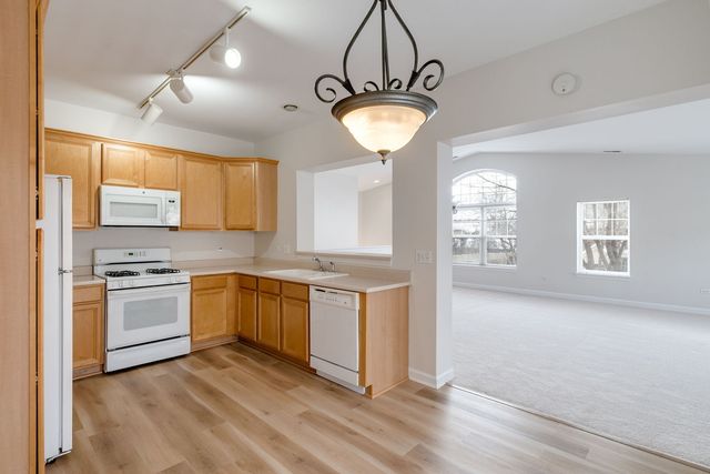 475 S Commons Court, Deerfield, IL 60015