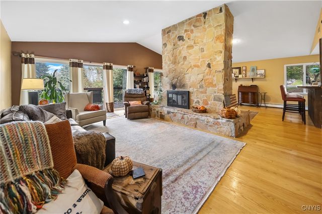 5231 East Foxhill Lane, Camillus, NY 13031