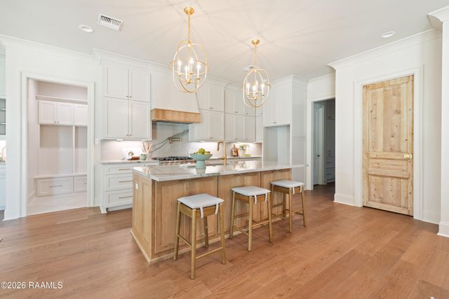 117 Leaning Oak Drive, Lafayette, LA 70508
