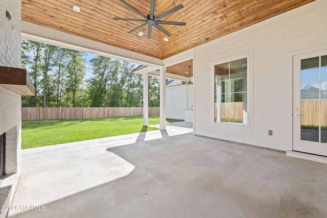 117 Leaning Oak Drive, Lafayette, LA 70508