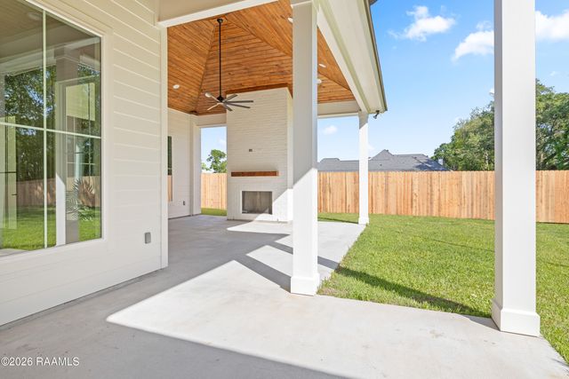 117 Leaning Oak Drive, Lafayette, LA 70508