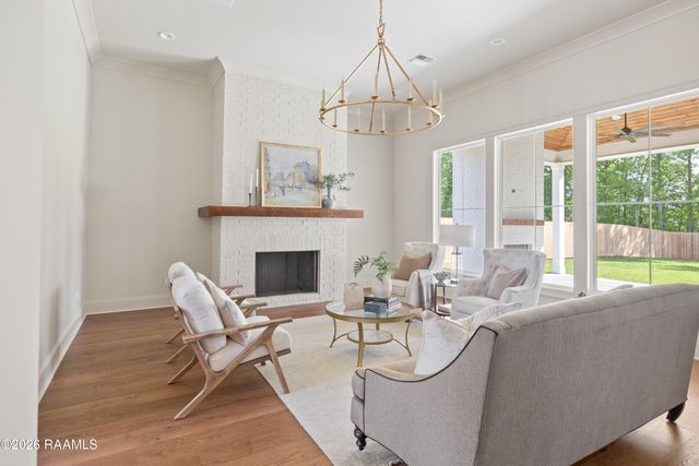 117 Leaning Oak Drive, Lafayette, LA 70508
