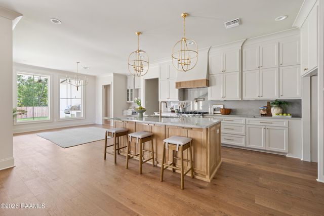 117 Leaning Oak Drive, Lafayette, LA 70508