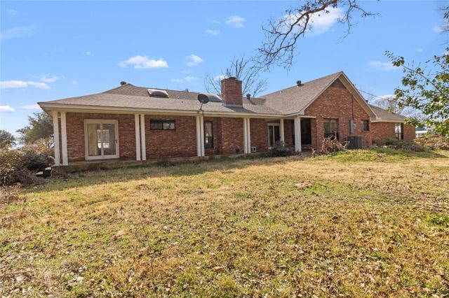 210 County Road 752, Donie, TX 75838