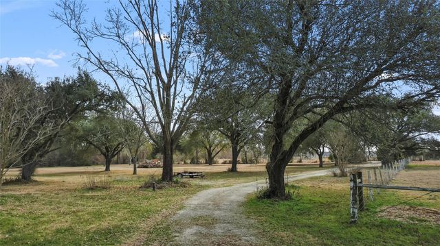 210 County Road 752, Donie, TX 75838