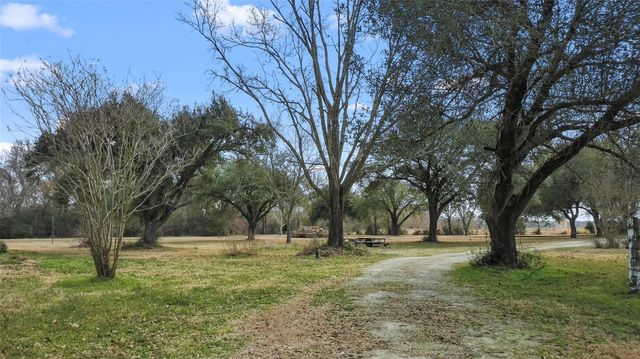 210 County Road 752, Donie, TX 75838